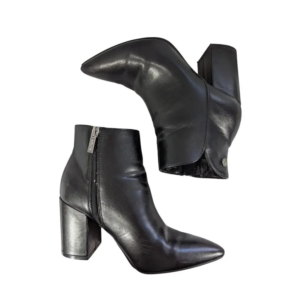 UNISA! MILANI BLACK VEGAN LEATHER CHUNKY HEEL, POINTY TOE ANKLE BOOTS! SZ 5.5M